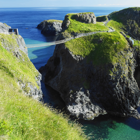 Carrick-A-Rede-Rope-Bridge in Northern Ireland